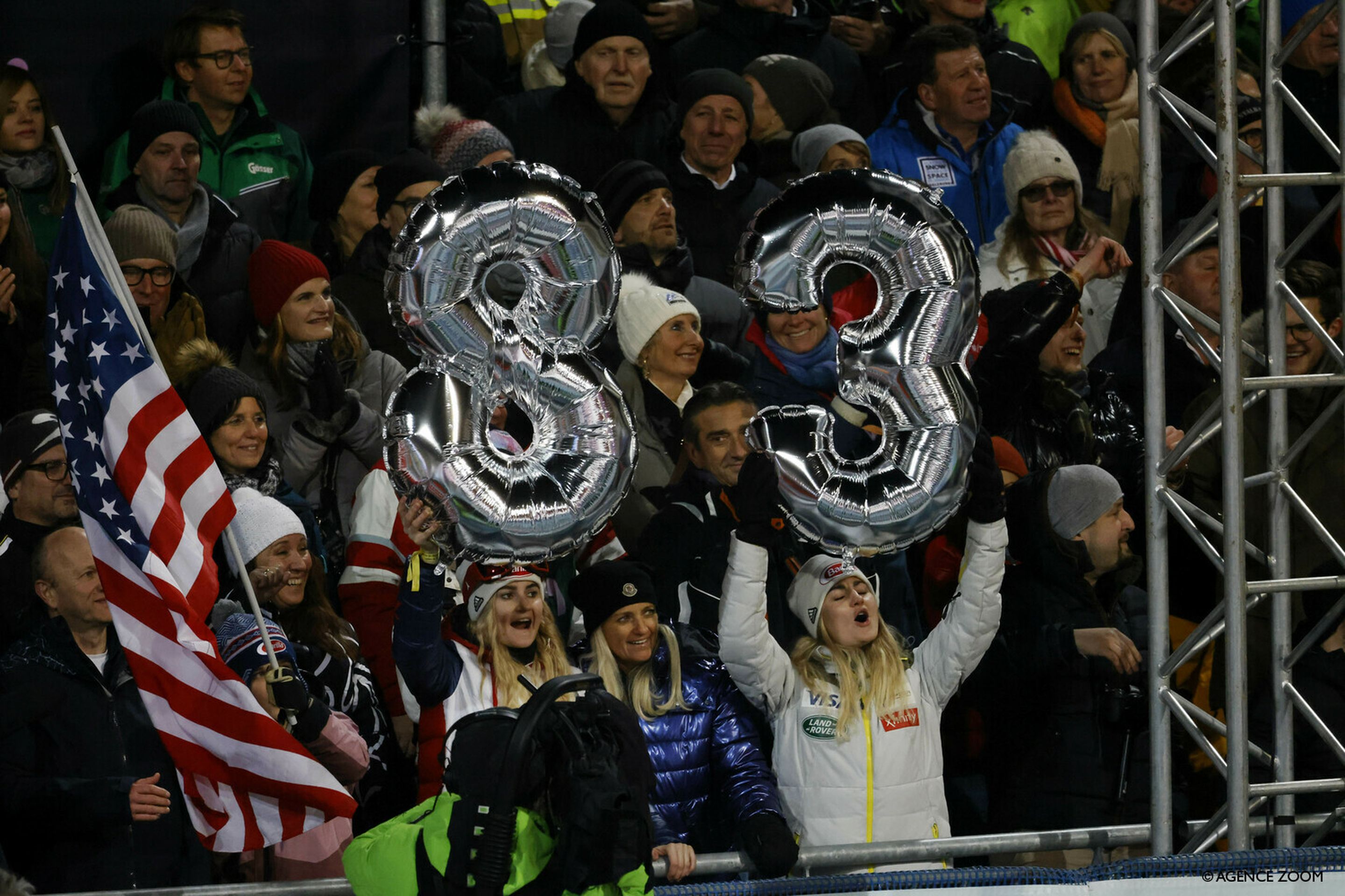 Some of the crowd were hoping to see history made... (Agence Zoom)