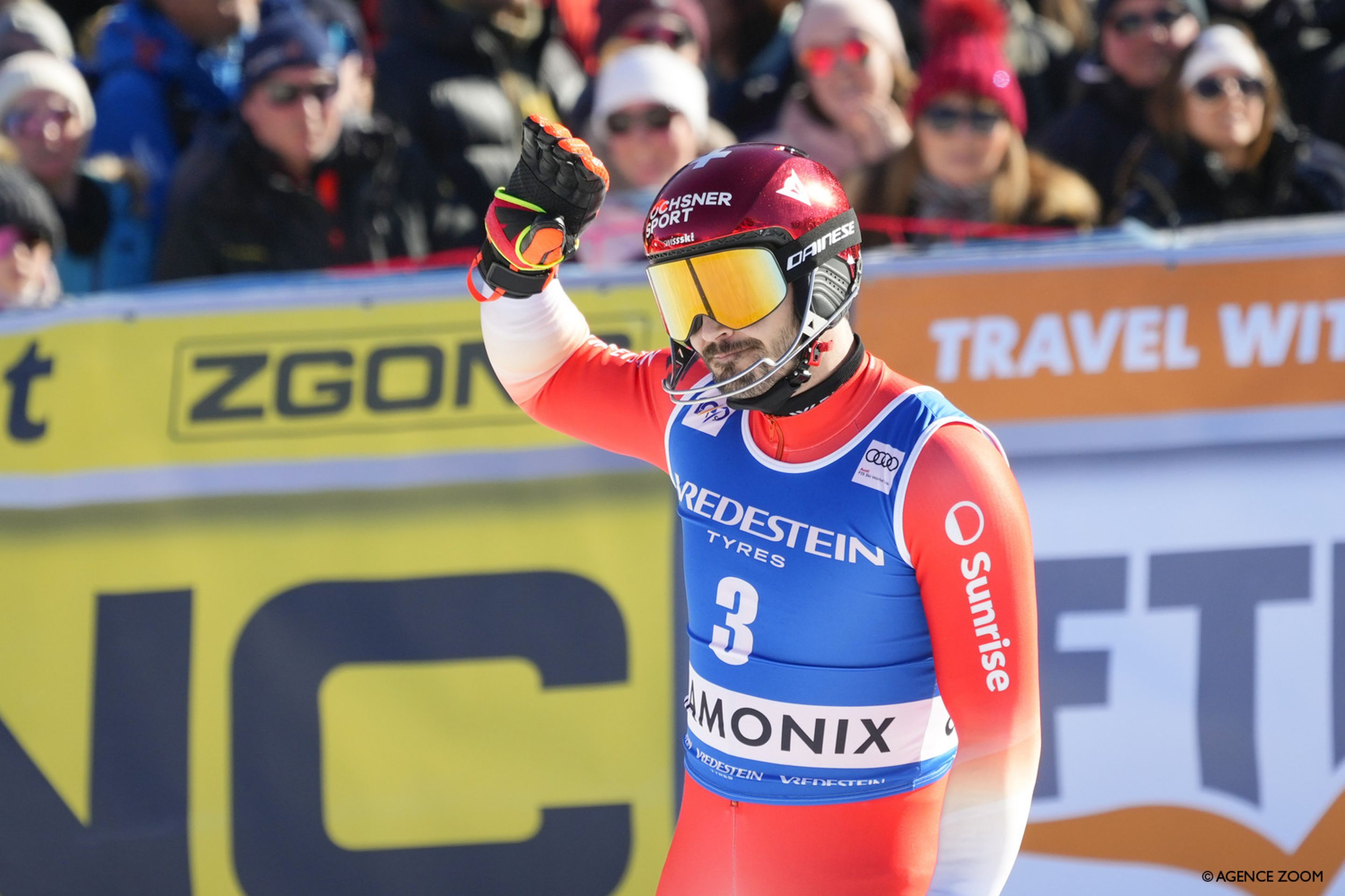 Loic Meillard (SUI) waves to the crowd after skiing into second place on Sunday (Agence Zoom)