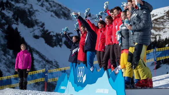 Switzerland goes for gold in YOG team ski-snowboard cross event