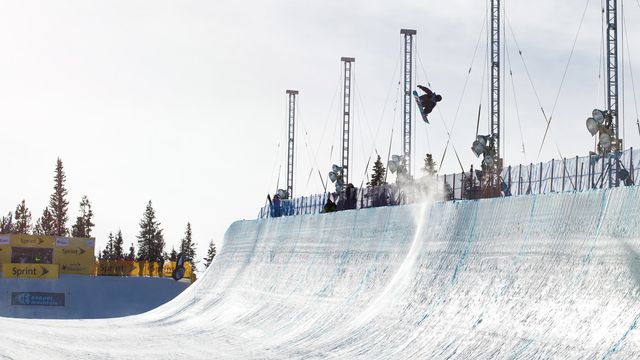 Taylor Gold (USA) competes at 2013 Sprint U.S. Snowboarding Grand Prix at Copper Mountain, CO
FIS World Cup
Halfpipe snowboarding qualifiers
Photo: Sarah Brunson/U.S. Snowboarding
