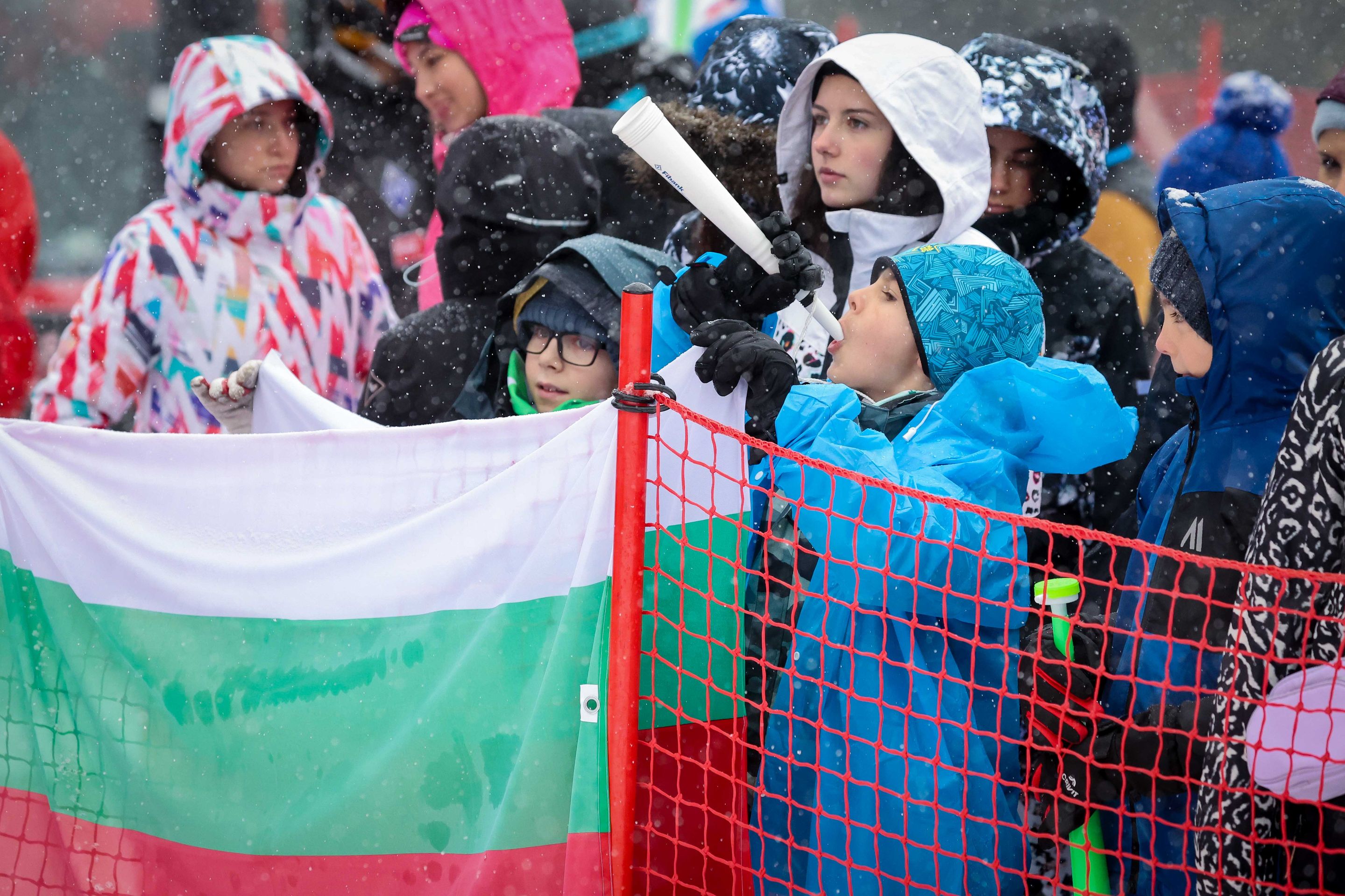 The Bulgarian fans cheer on hometown hero Radoslav Yankov (BUL). Photo: startphoto.bg