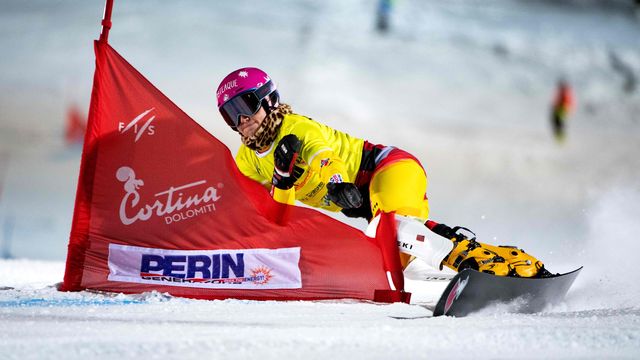 Ramona Hofmeister competing in finals © Miha Matavz / FIS Snowboard