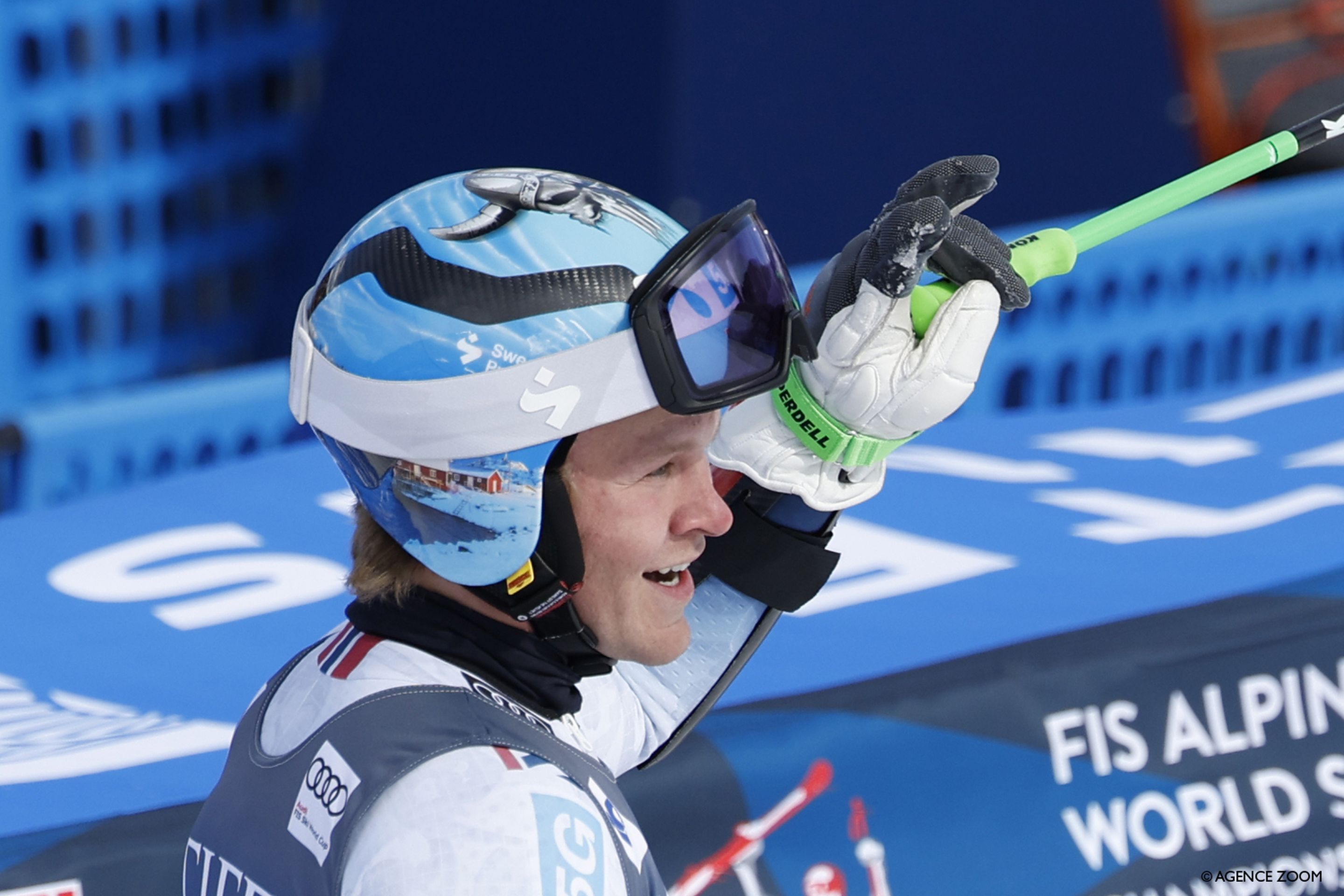 Timon Haugan (NOR) reacts after skiing into the lead with four racers left to go (Agence Zoom)