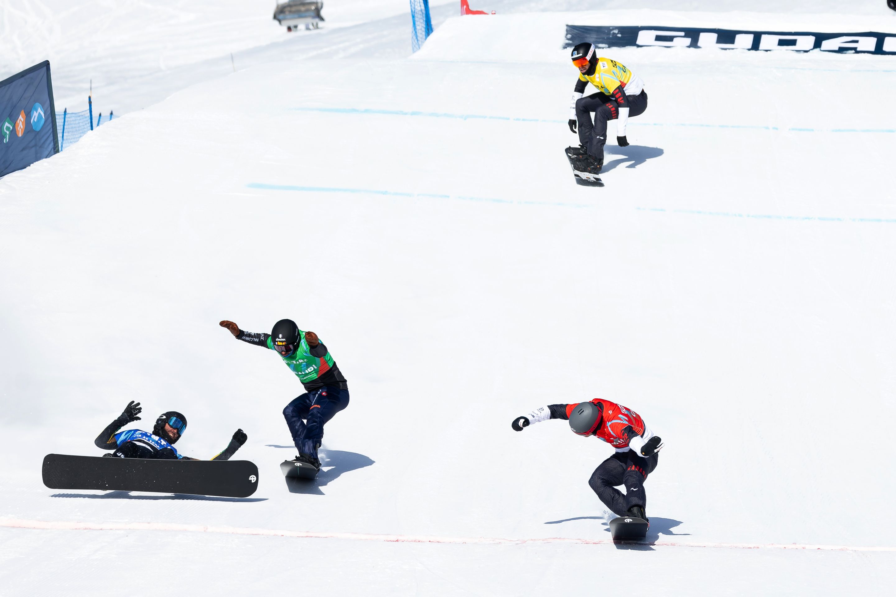 Eliot Grondin (CAN) barely reaches the line first for a third straight win. © Miha Matavz/FIS