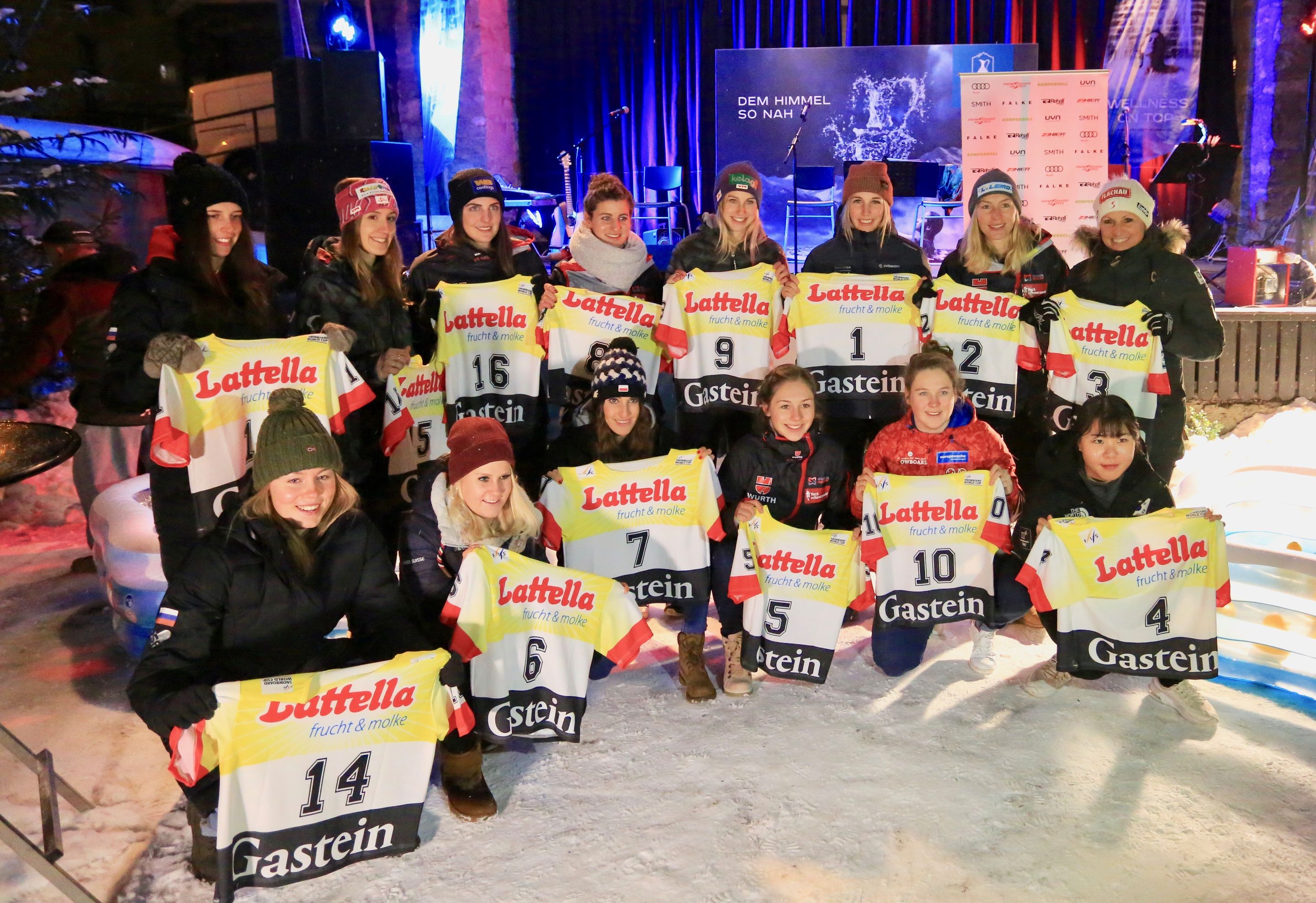 The top 16 ladies © FIS Snowboard