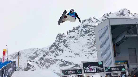 Guseli looks to reel in Totsuka in Halfpipe Crystal Globe battle at Silvaplana season finale