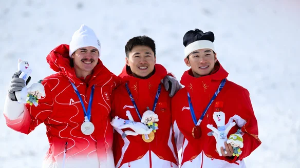 Wang emulates wife Xu to win Aerials gold