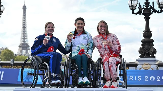 Kendall Gretsch (USA) clinched the silver medal of Paris 2024 Para Triathlon © World Triathlon