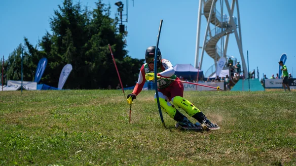 Hetfleisch and Hueppi edge thrilling victories at Grass Ski World Cup in Velké Meziříčí