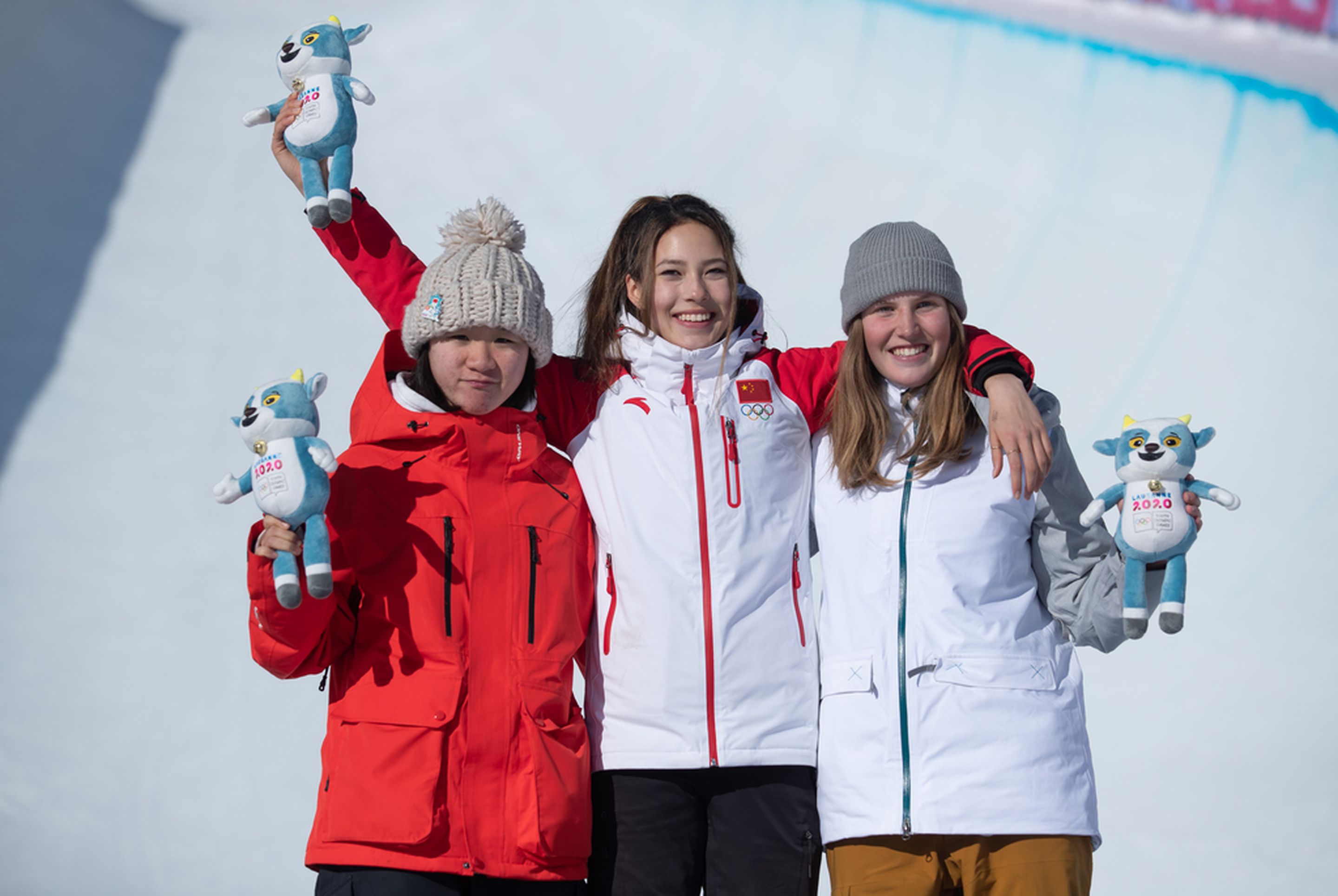 Women's halfpipe podium: 2nd Li Fanghui (CHN),  1st Gu Ailing Eileen (CHN), 3rd Hanna Faulhaber (USA) ©IOS