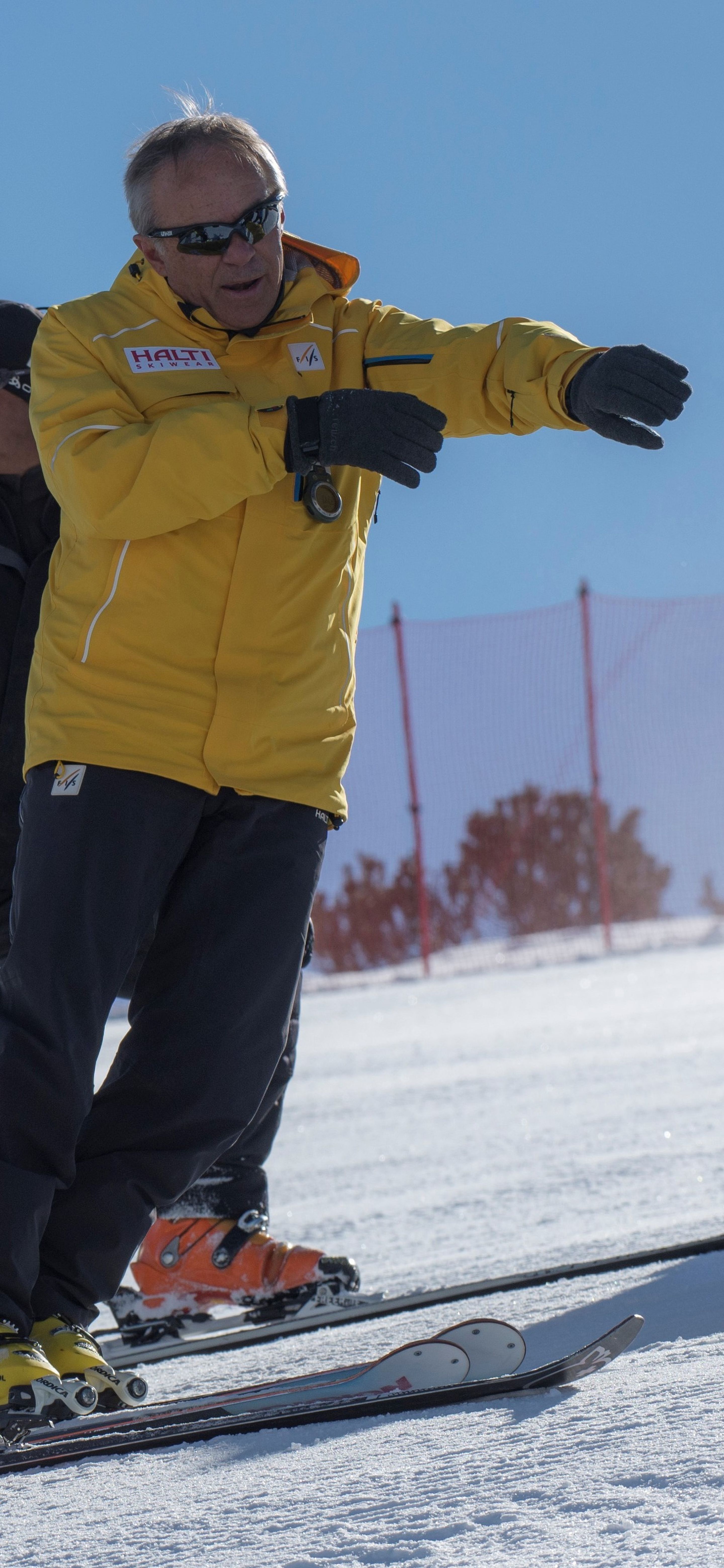 Fleré explains a course detail