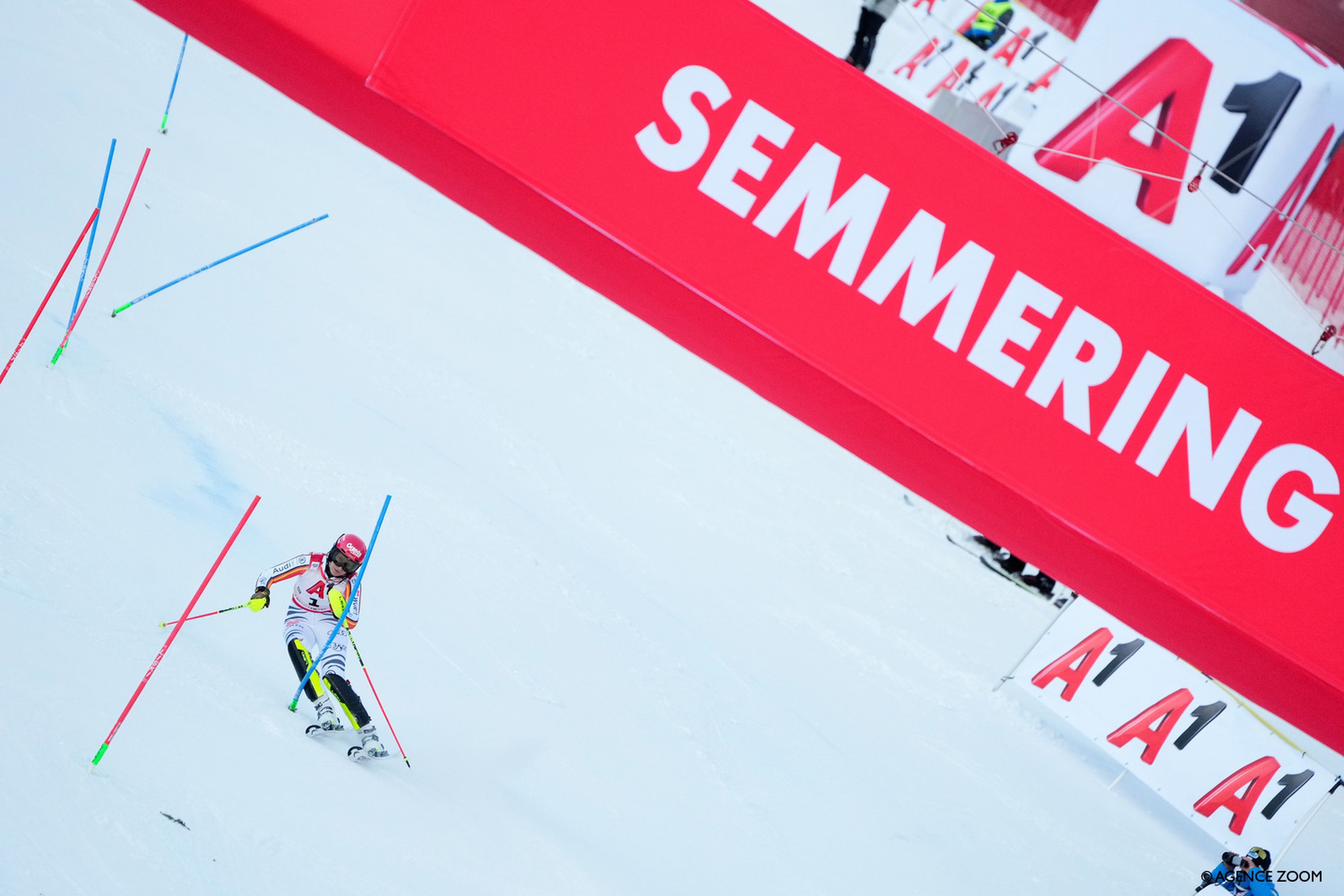 Lena Duerr (GER/Head) prepares to cross the finish line, just ahead of Katharina Liensberger (AUT/Rossignol). ©Agence Zoom