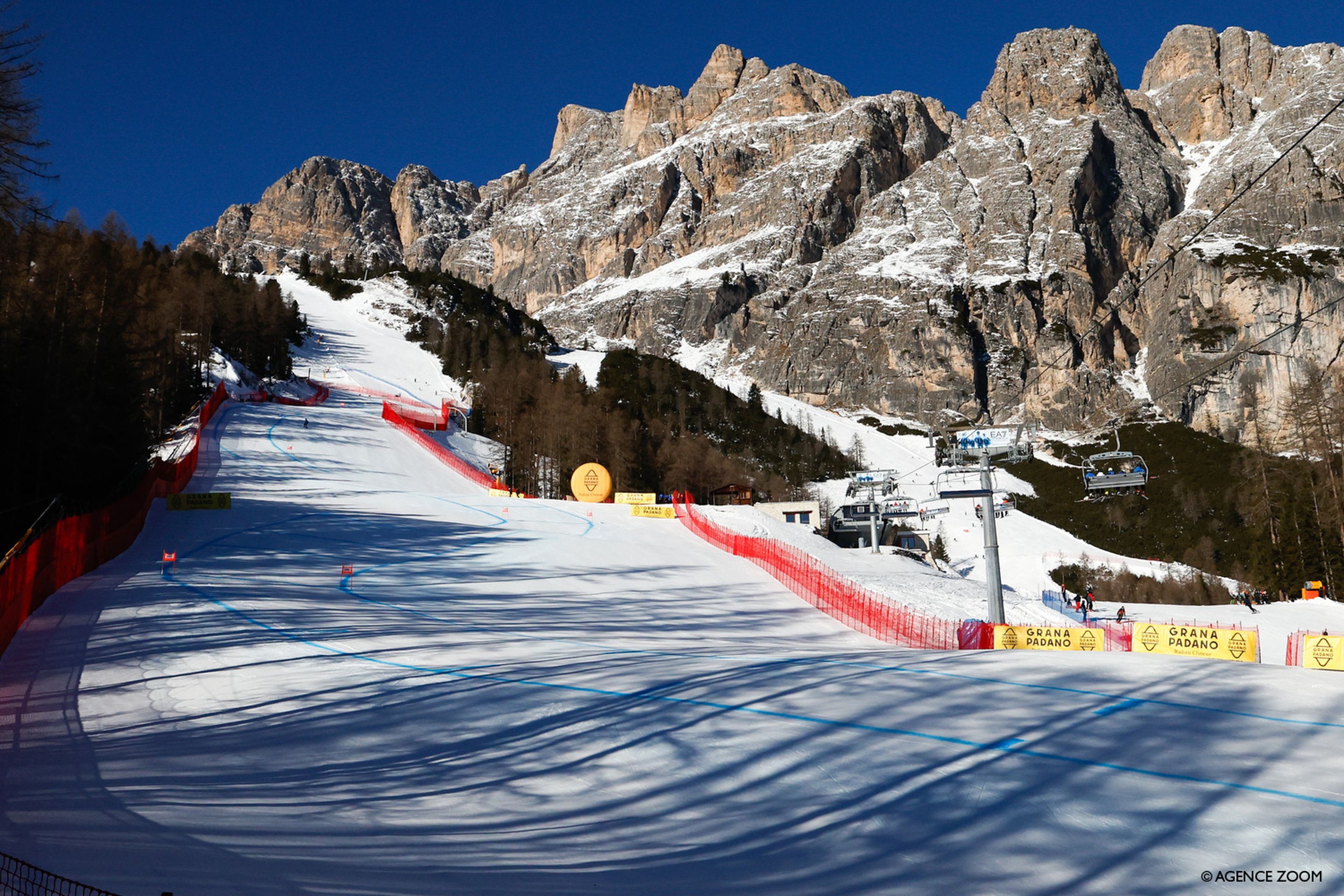 A stunning view of the iconic Olimpia delle Tofane course and jagged Dolomite peaks in Cortina d'Ampezzo on Saturday. ©Agence Zoom