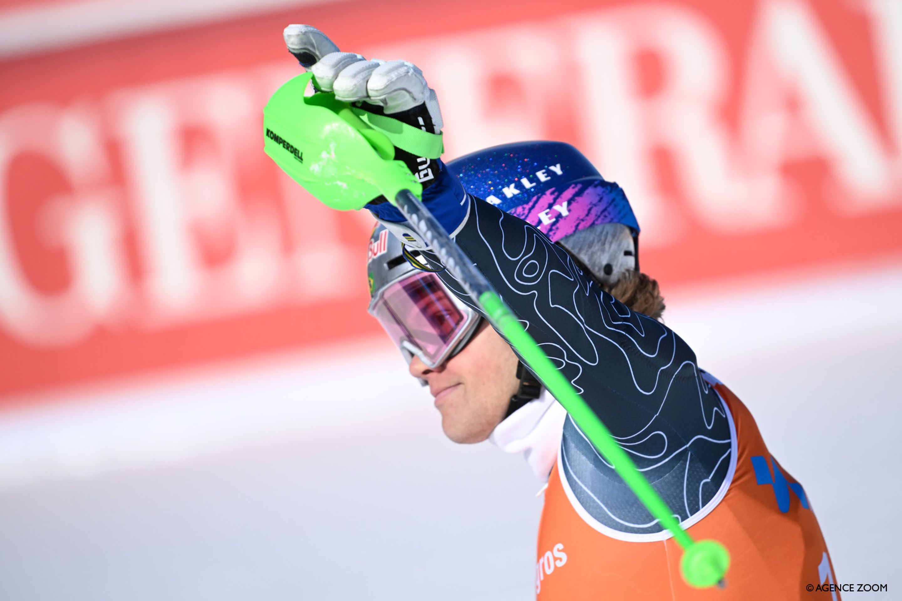 Lucas Pinheiro Braathen (BRA/Atomic) waves to the crowd from the finish area after securing a podium on Sunday. © Agence Zoom