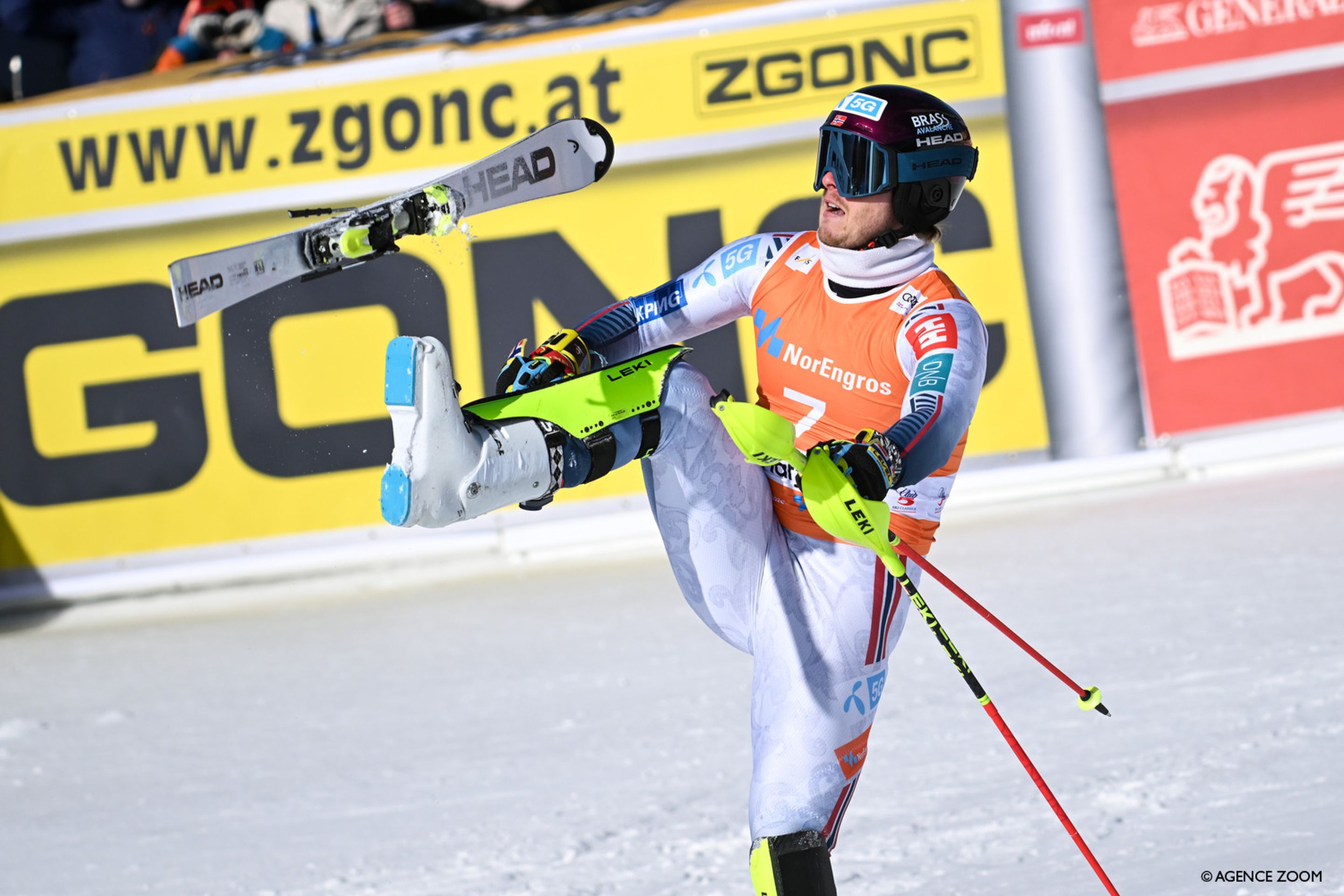 Atle Lie McGrath (NOR/Head) skis into the lead and celebrates with his best impression of Didier Cuche (SUI).