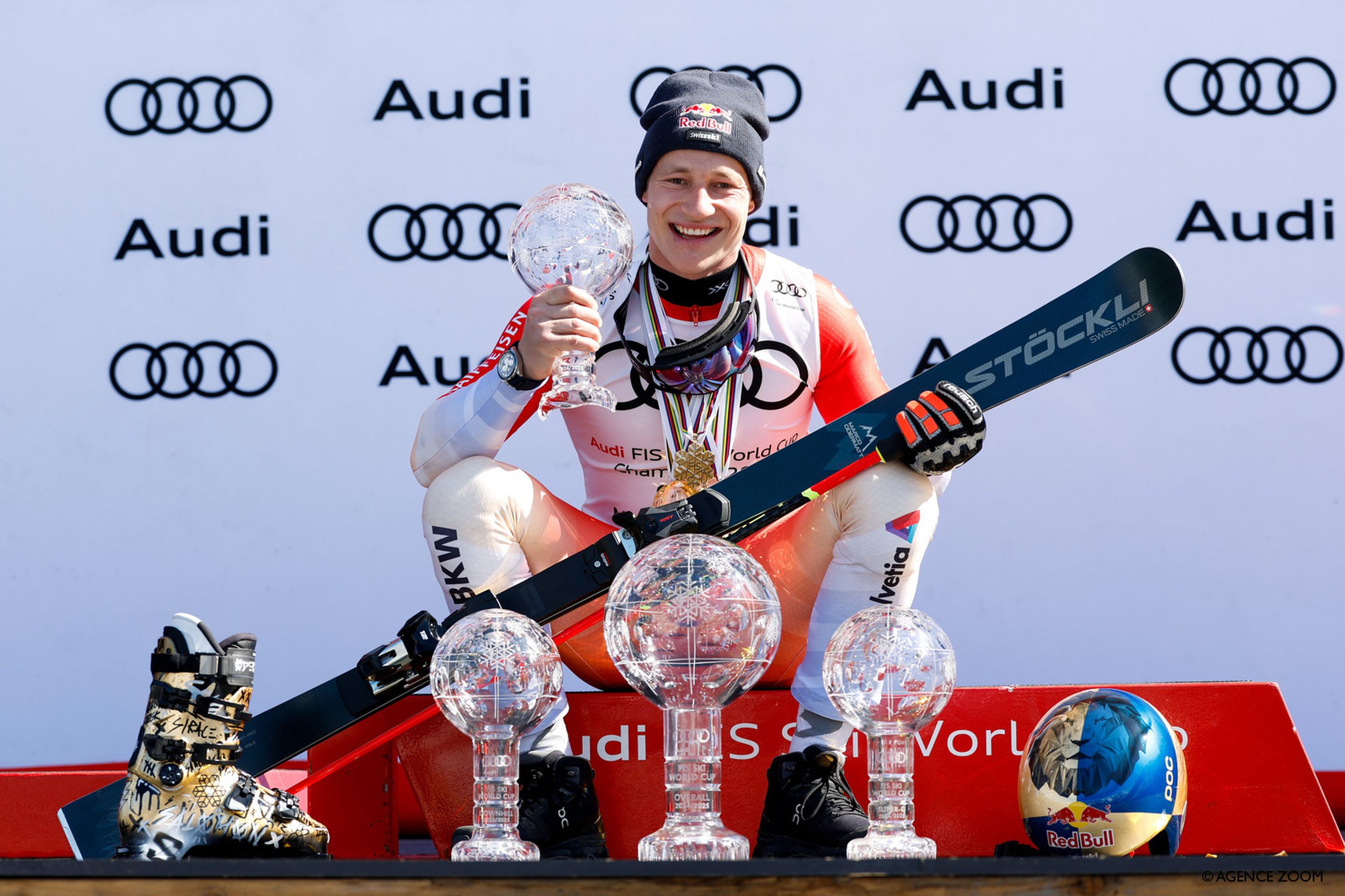 Marco Odermatt (SUI/Stoeckli) celebrates with his four globes from the 2024/25 season. ©Agence Zoom