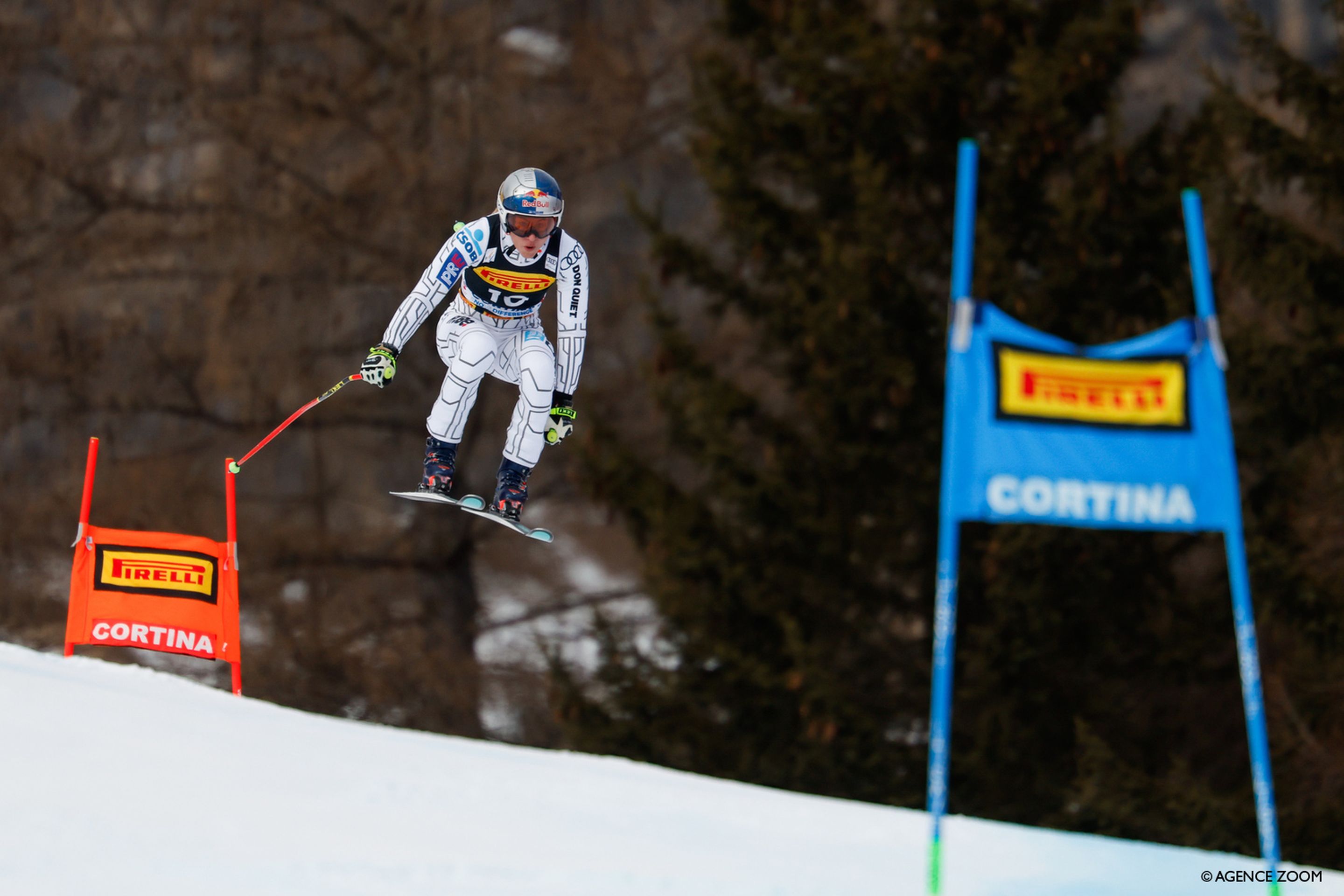 Ester Ledecka in action in Cortina D'Ampezzo 2025