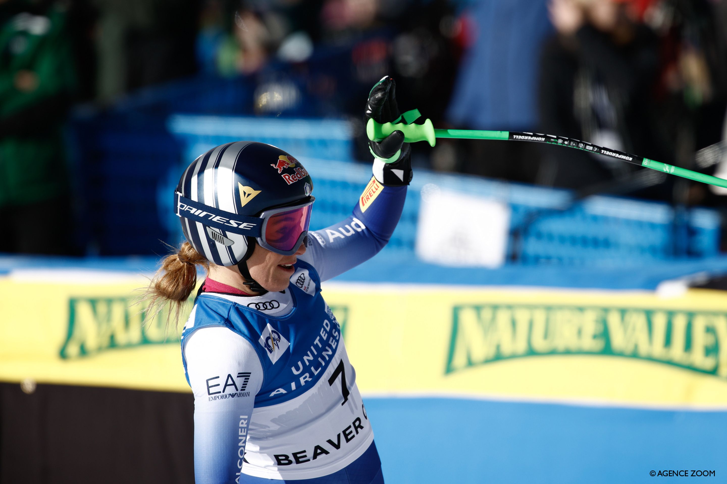 Sofia Goggia (ITA) waves to the crowd after her first World Cup race since January. @Agence Zoom