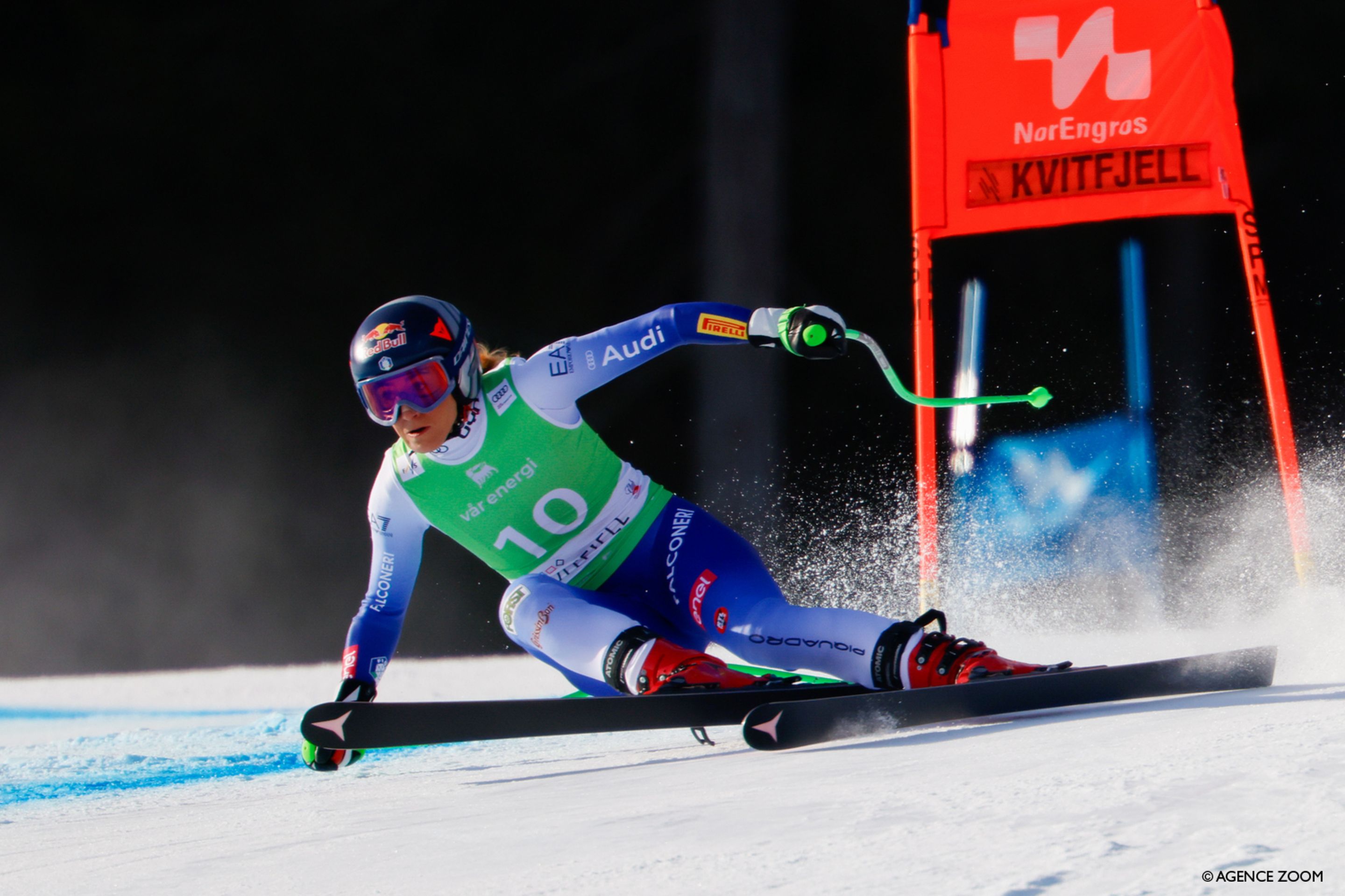 Sofia Goggia (ITA/Atomic) on course for a podium in Sunday's Super G. © Agence Zoom