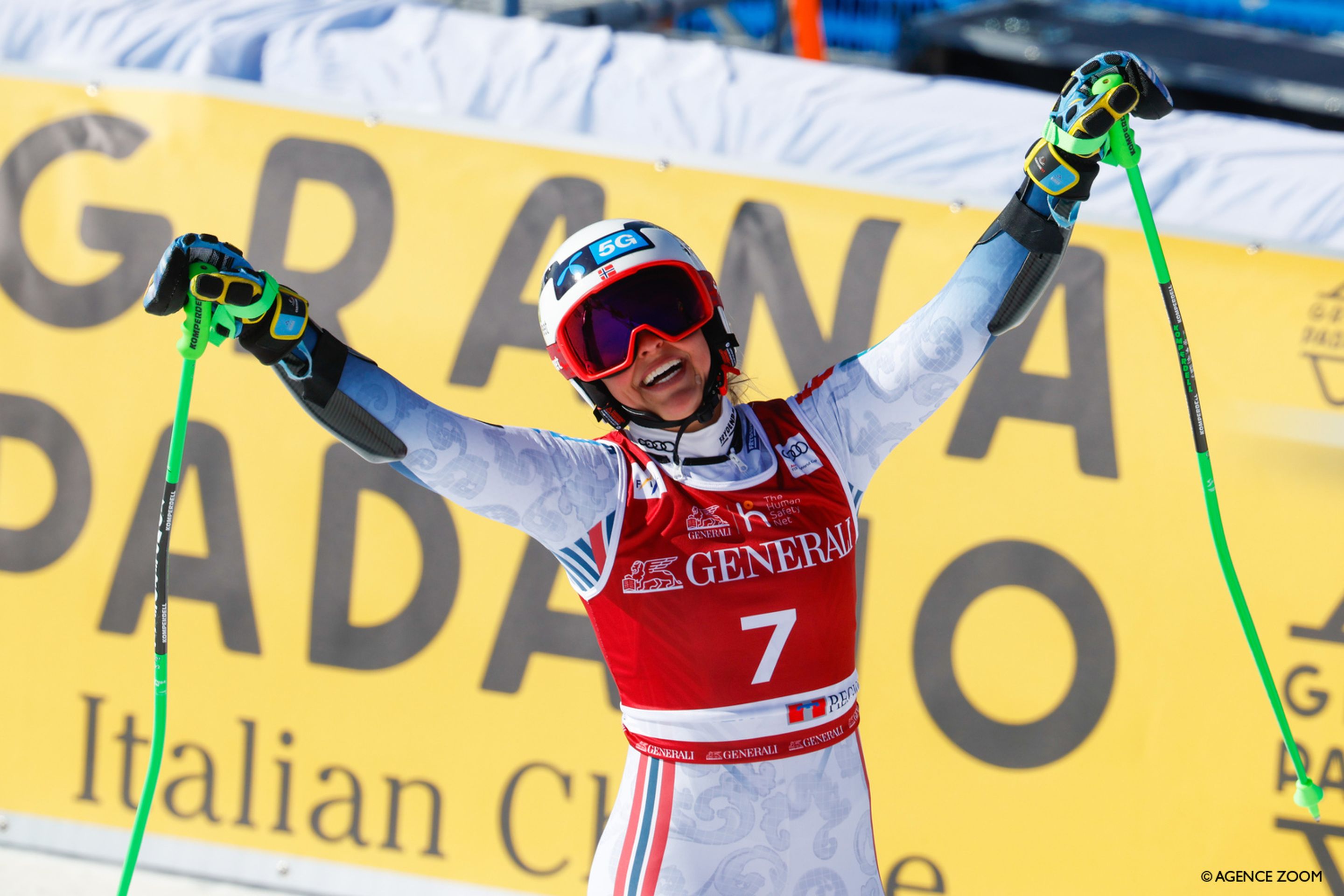 Thea Louise Stjernesund (NOR/Rossignol) is all smiles after taking the lead and holding on for a podium. © Agence Zoom