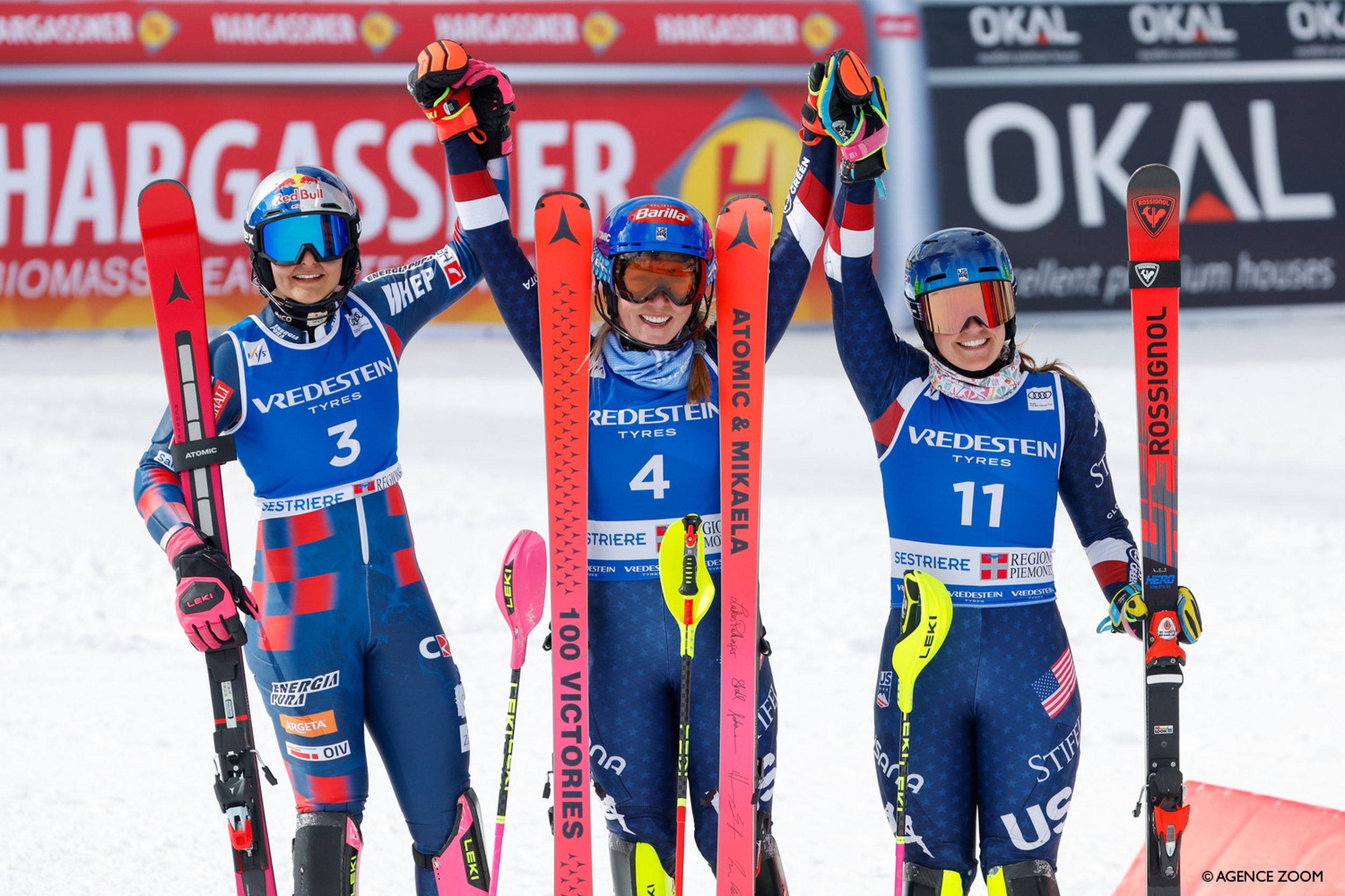 Mikaela Shiffrin (USA/Atomic) celebrates her 100th win, and record-equaling 155th podium, with Zrinka Ljutic (CRO/Atomic) and Paula Moltzan (USA/Rossignol). © Agence Zoom