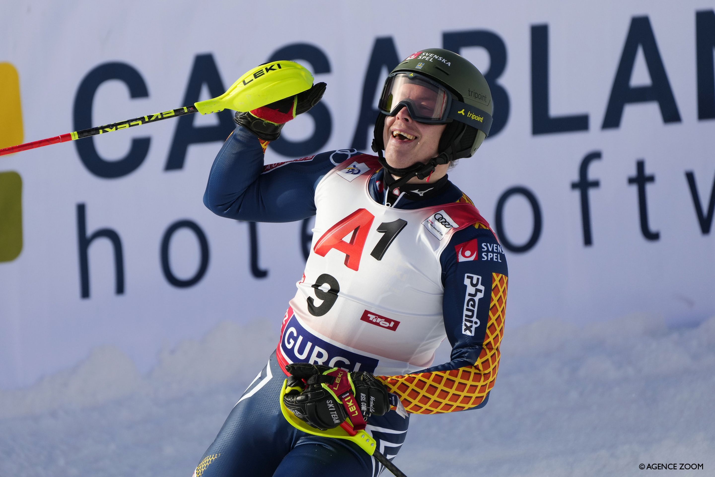 Kristoffer Jakobsen (SWE) celebrates after skiing into the lead in the second run (Agence Zoom).