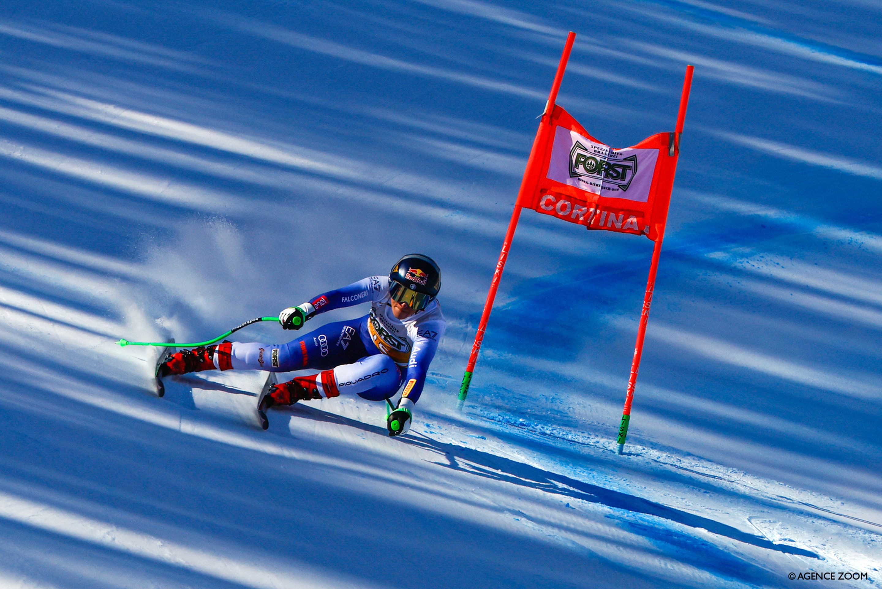 Sofia Goggia attacks the Olimpia delle Tofane course on her way to her 19th World Cup downhill victory. ©Agence Zoom