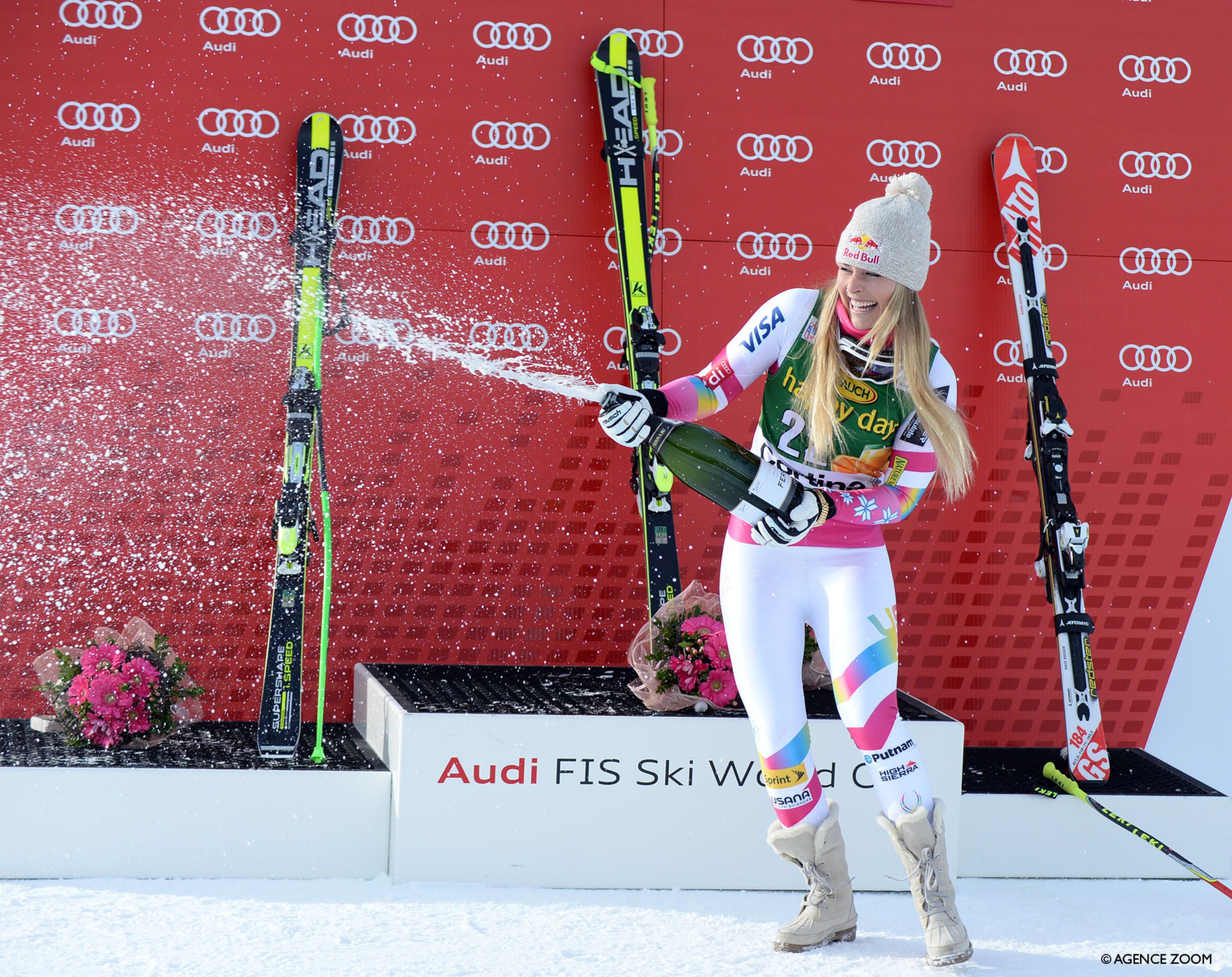 Lindsey Vonn (USA/Head) celebrating a Super G victory in Cortina d'Ampezzo in 2015. ©Agence Zoom