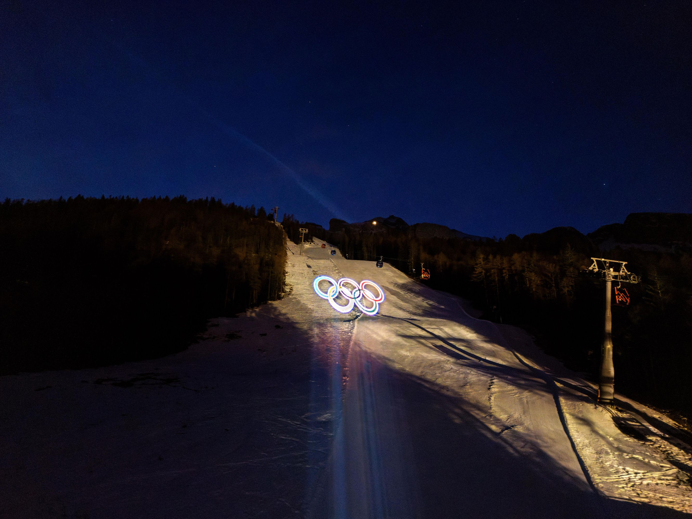 The Olympic Rings illuminate Col Druscie in Cortina d'Ampezzo (©manazproductions)