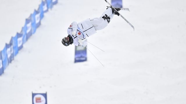 Benjamin Cavet spinning it off the bottom jump in Idre Fjäll © Nisse Schmidt/Agence Zoom