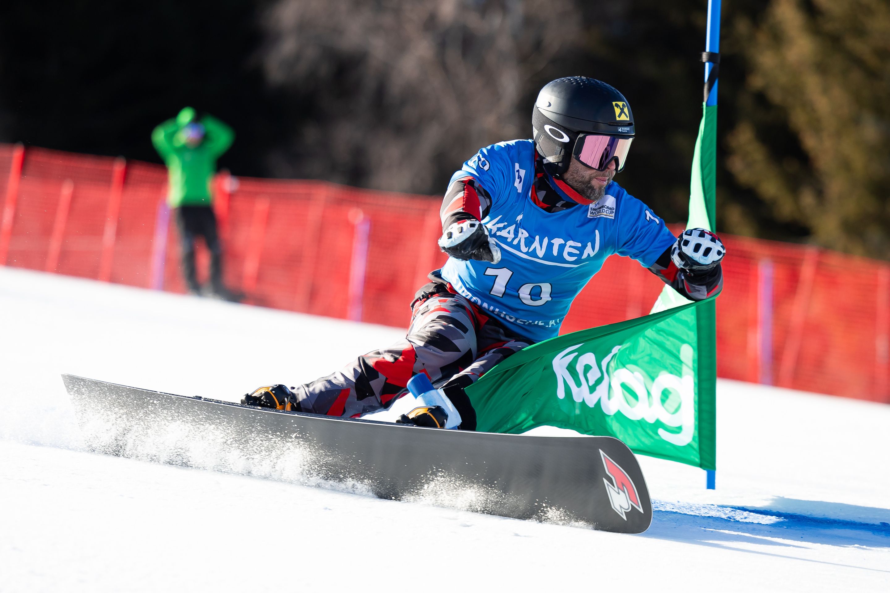 Andreas Prommegger (AUT) speeds down the slopes on Sunday. © Miha Matavz/FIS