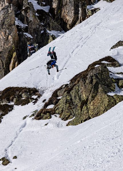 Freeride skier performs a flip during the 2023 FWT stop in Ordino Arcalís
