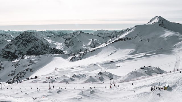 Overlooking the Stubai Zoo © Kielpinski/FIS Freeski