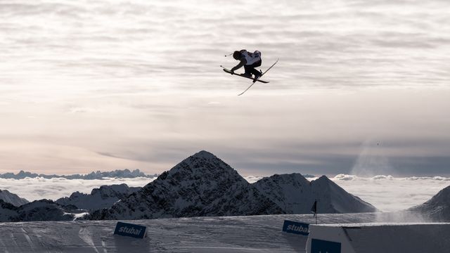 Sarah Hoefflin (SUI) in Stubai © Kielpinski/FIS Freeski