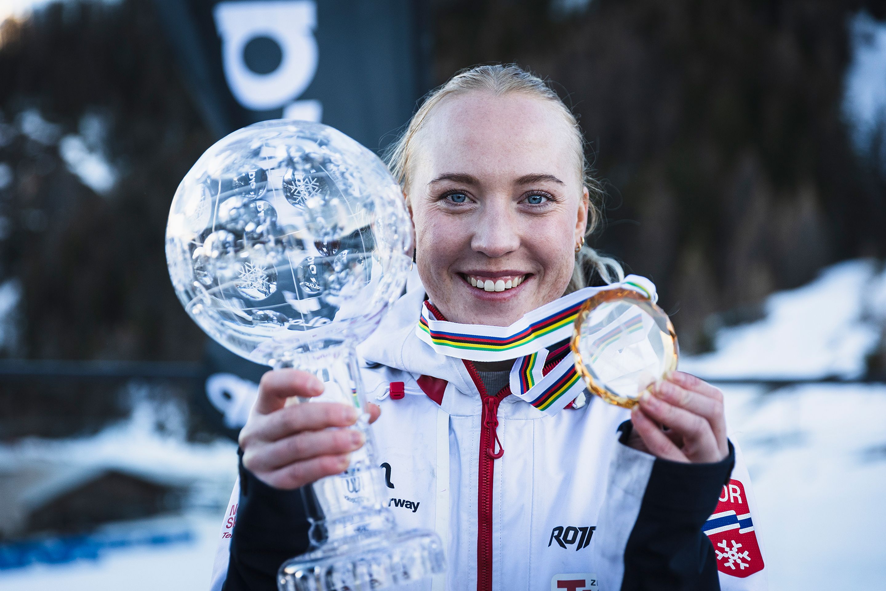 Kaja Bjoernstad Konow (NOR) showing her crystal globe and medal