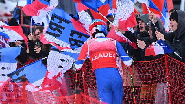 Arthur Bauchet's 100th World Cup podium celebrated by French fans @CPSF/KMSP