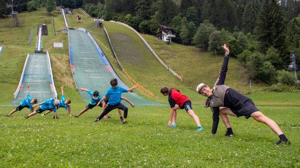 Franz-Josef Rehrl surprises Nordic Combined youngsters