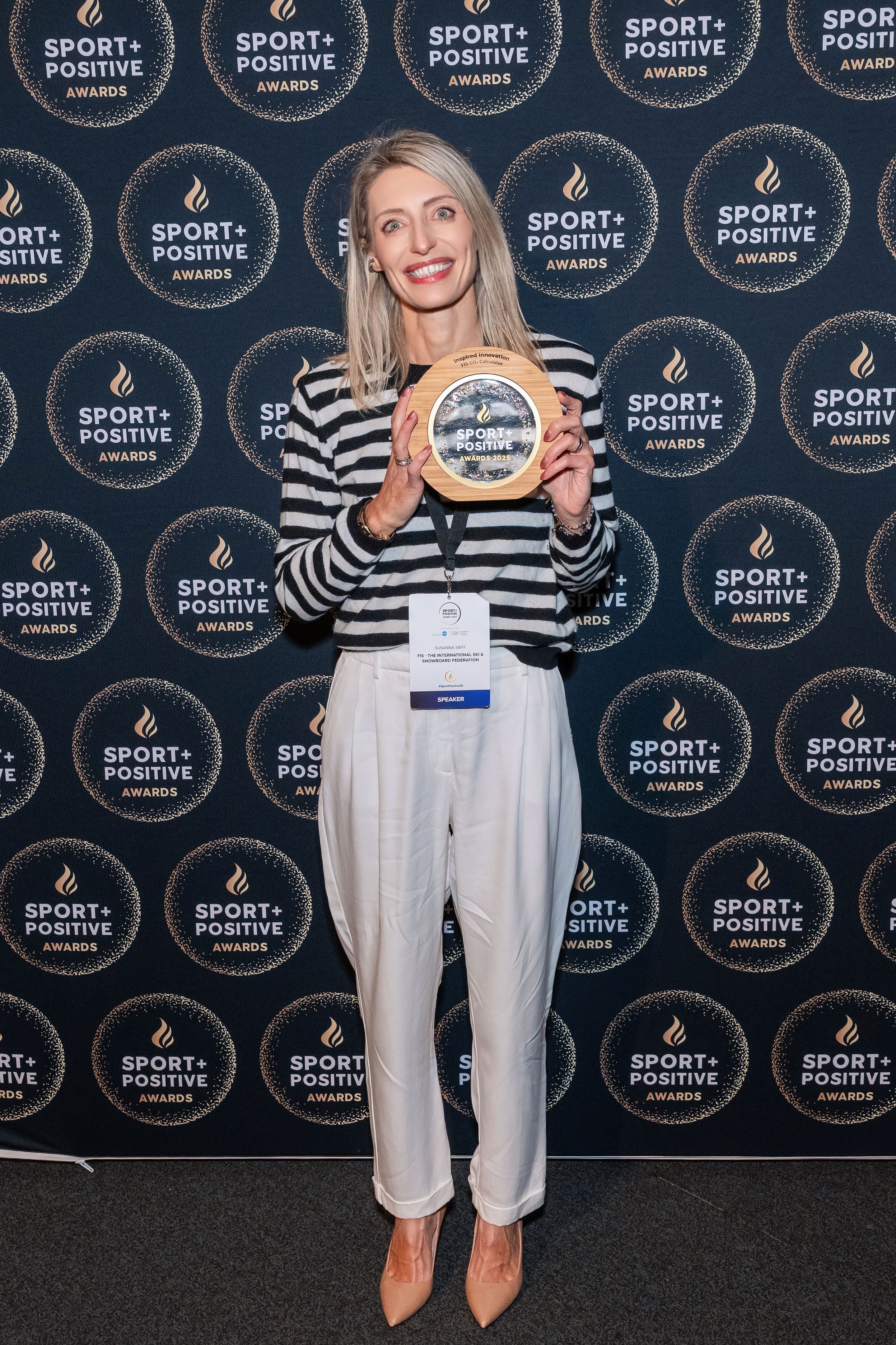 Susanna Sieff, FIS Sustainability Director, received the 2025 Sport Positive Award for Inspired Innovation on behalf of FIS