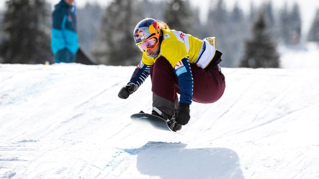 Eva Samkova...yeehaw! © Miha Matavz/FIS Snowboard