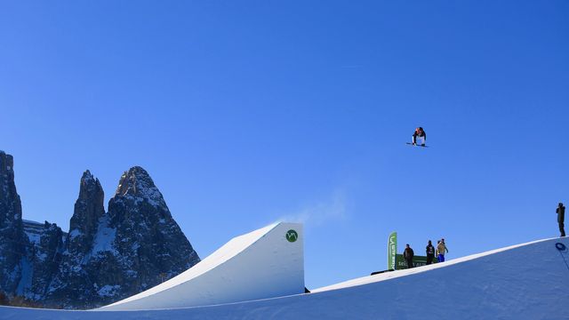 Tiarn Collins (NZL) training in Seiser Alm (ITA) © Buchholz/FIS Snowboard