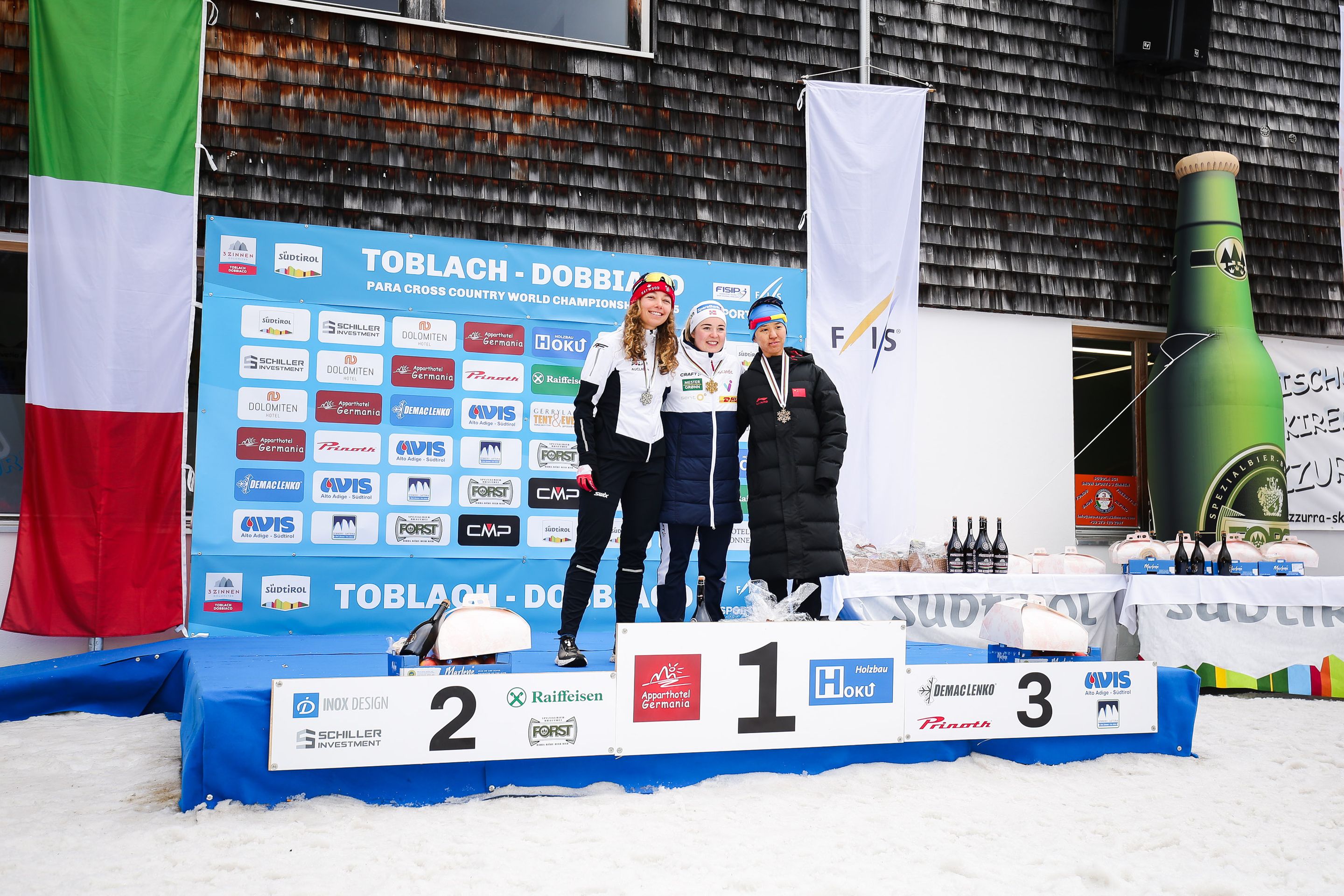 Natalie Wilkie (CAN), Vilde Nilsen (NOR) and Zhiqing Zhao (CHN)