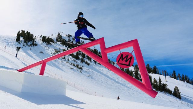 Andri Ragettli (SUI) warming it up at Mammoth Mountain (USA) © Buchholz/FIS Freeski