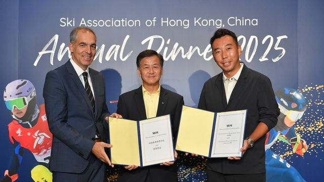 Dimitrije Lazarovski, FIS Development Programs Director and Edmond Yue, Chairman of the SAHK (middle)