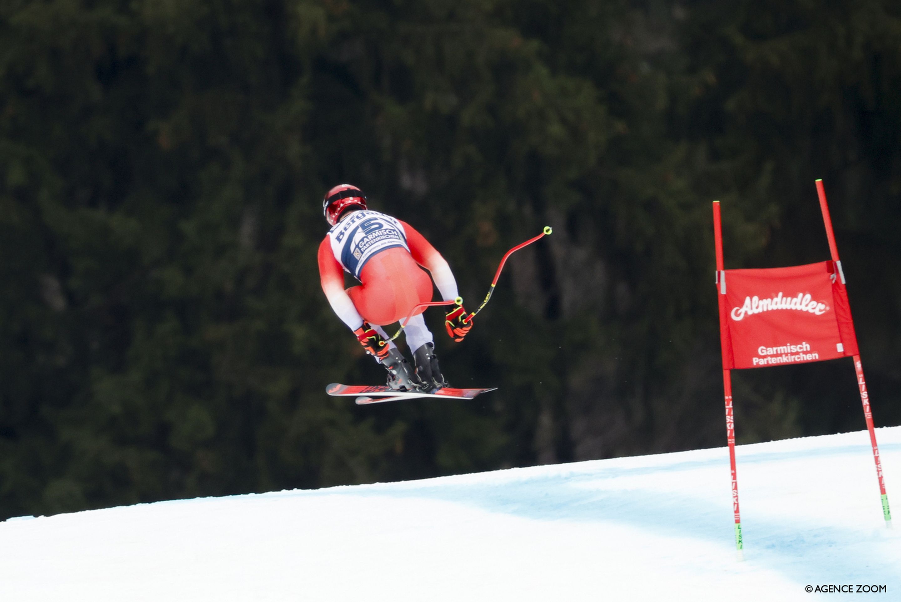 Lioc Meillard (SUI) attacks one of the jumps on the Kandahar course on his way to a podium (Agence Zoom)