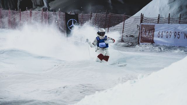 Mikael Kingsbury on his way to victory in Ruka