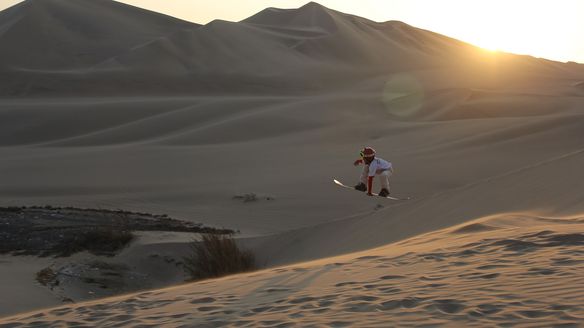 Shredding the Sands: Snowboard Club Peru thrives with sand dune slalom training