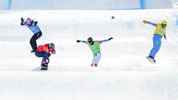 Snowboard Cross World Cup race resumes in Erzurum