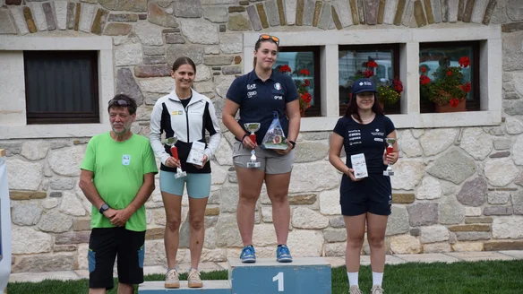Hetfleisch sweeps Grass Skiing Giant Slalom and Slalom honors in Tambre