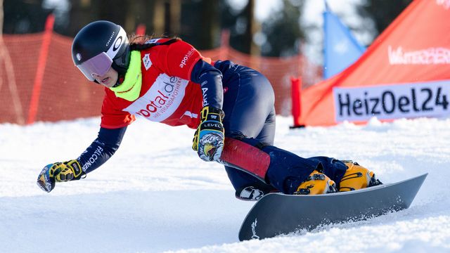 Lucia Dalmasso (ITA) races down slope in Winterberg.