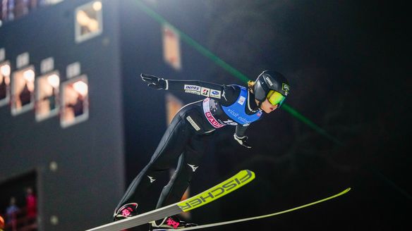 Yuna Kasai claims first World Cup win after dramatic Hagen fall 